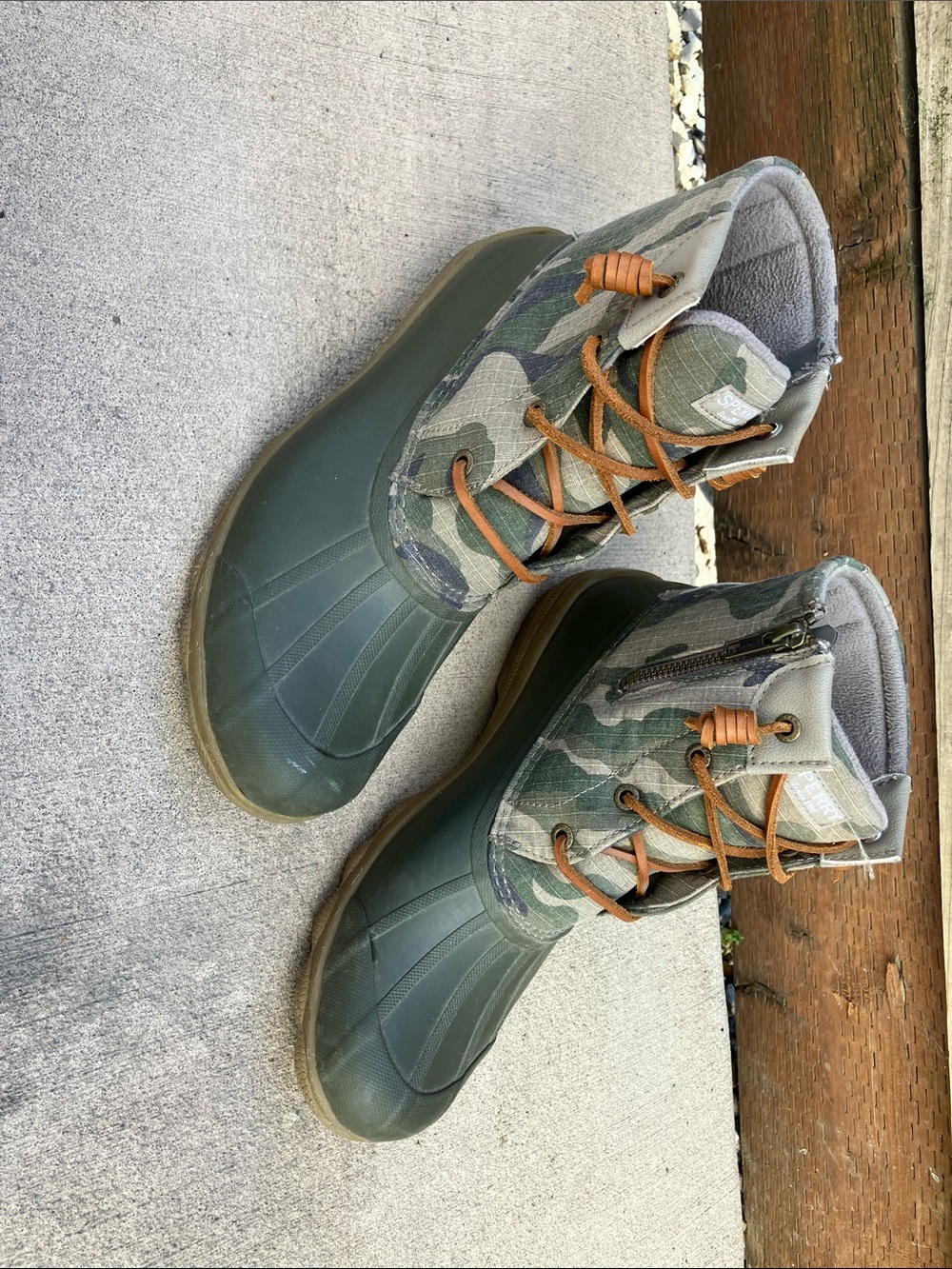 Sperry camo duck boots size 9